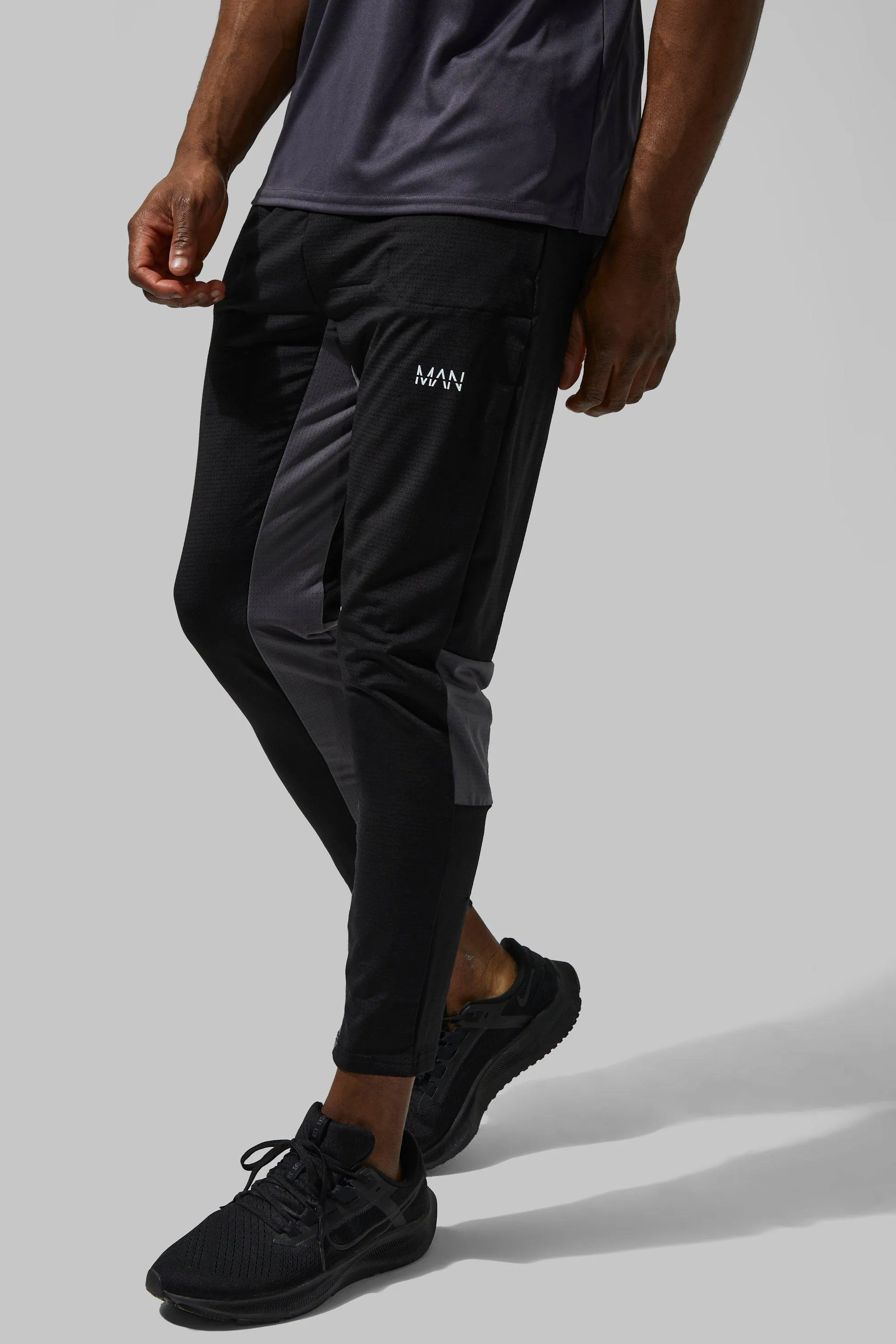 Man Active Ultra Stretch Contrast Cropped Joggers | boohooMAN UK