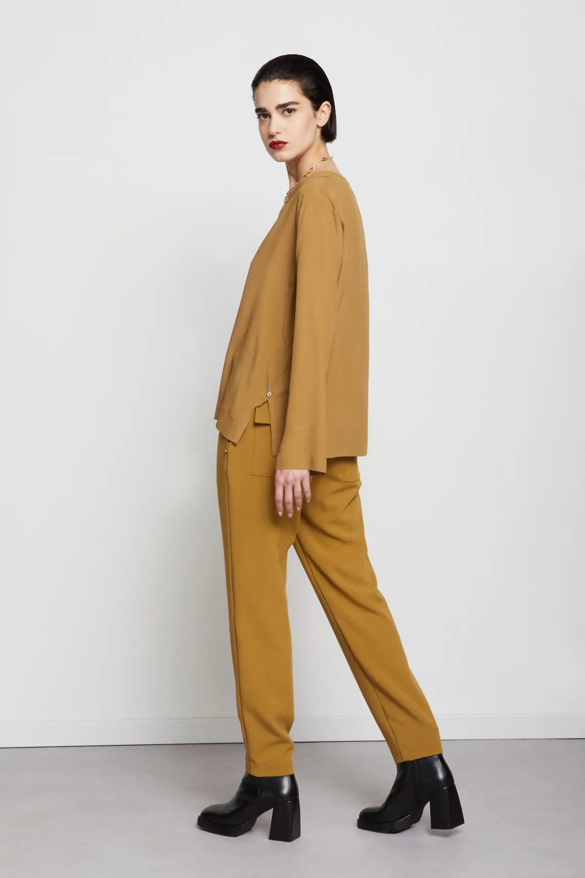 Trousers with drawstring